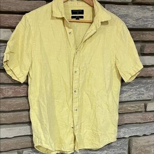 Banana Republic Men’s Pale Yellow Short-Sleeve Button-Down Shirt